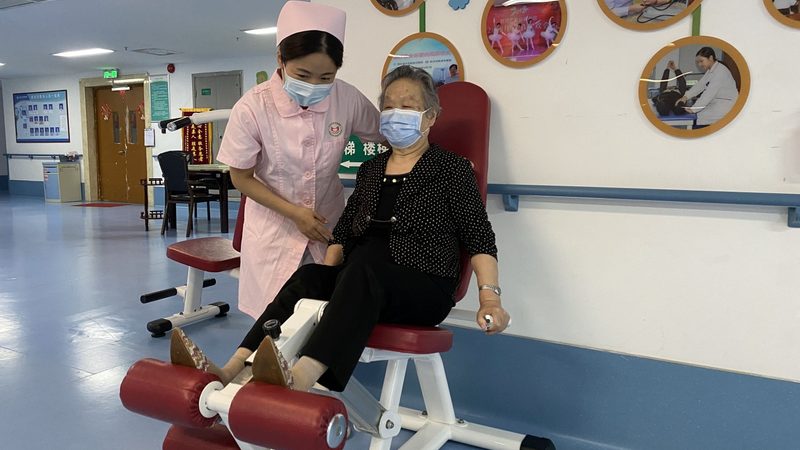 失能老人养老机构定制服务：如何打造温馨照护家园**