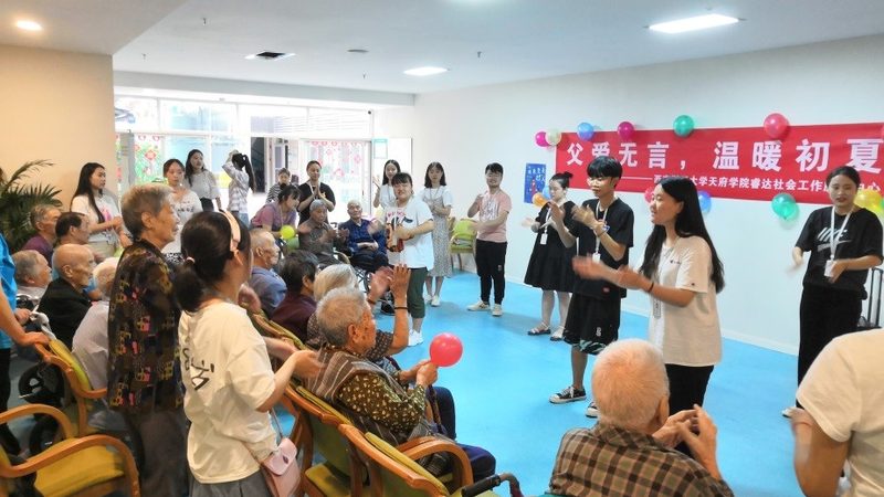 居家养老还是住院护理？如何选择合适的护工公司？**